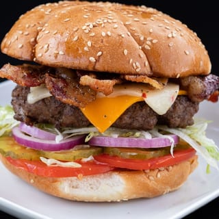 ANHUS HUGE 10oz BACON CHEESEBURGER